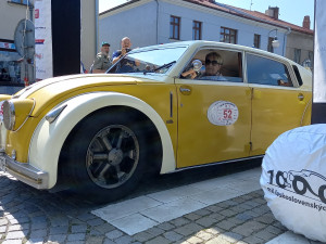 Na trase 1000 mil československých je také unikátní Tatra T77. Jela už v roce 1934