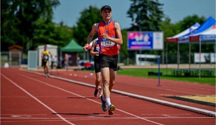 Úspěch libereckého atleta. Dan Mochal získal domácí titul v chůzi