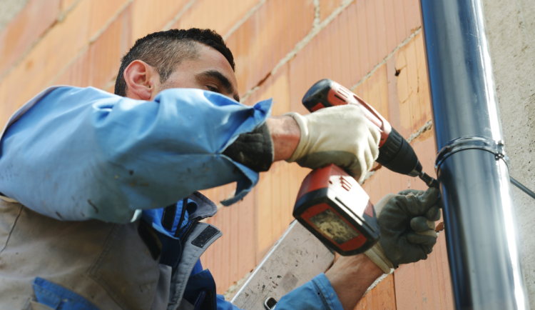 V Hradci Králové řádí falešní řemeslníci. Požadují násobně vyšší částky než při domluvě