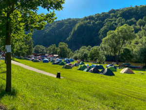 Vodácký zážitek bez stresu: loď i ubytování na jednom místě