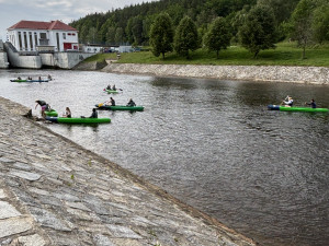 Vodácký zážitek bez stresu: loď i ubytování na jednom místě