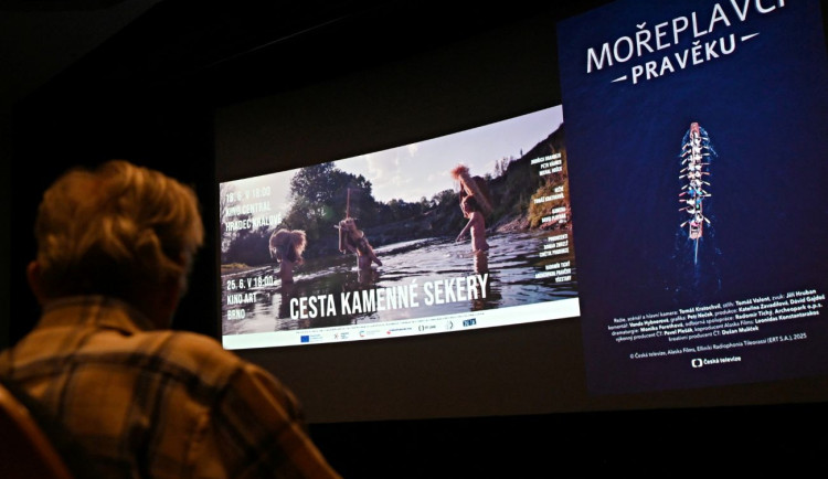 Archeopark Všestary přibližuje pravěk přes filmy o mořeplavcích a kamenných sekerách