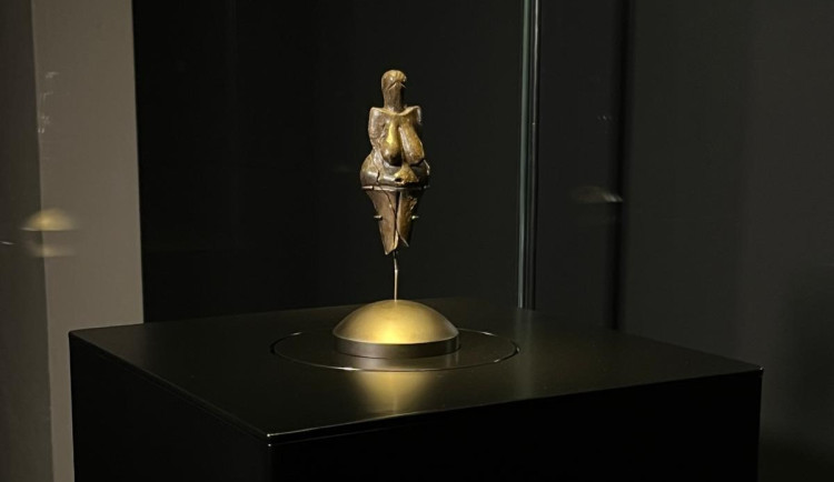 VIDEO: V Brně vystaví Věstonickou venuši. Lidé si sošku prohlédnou ze všech stran