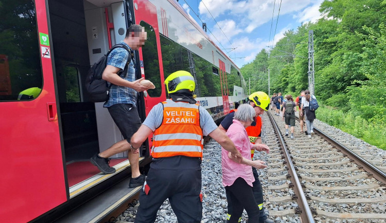 Kvůli poruše trakčního vedení je v Brně-Králově Poli přerušený provoz vlaků