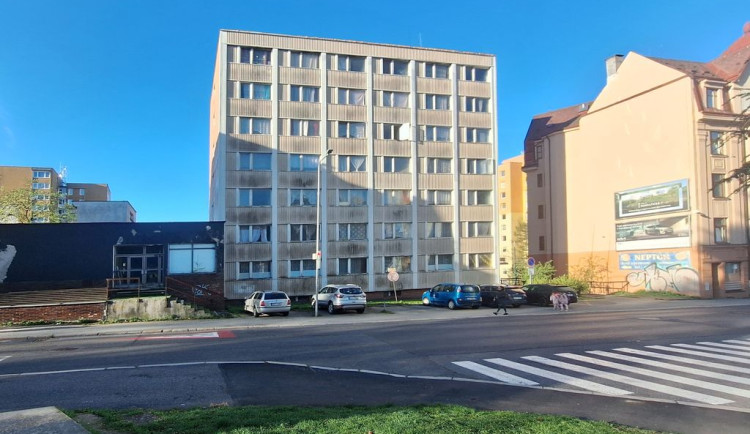 Jablonec bude znovu jednat o odkupu problémové ubytovny Neptun. Místní se jí vyhýbají