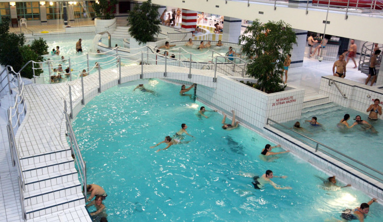 Za vysvědčení do bazénu zdarma. Hradecké lázně chystají odměnu pro děti