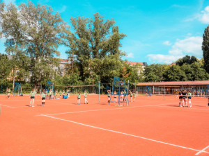 Brno opravilo volejbalové kurty v Lužánkách, nově je zavlažuje dešťovka