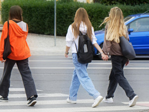 Blíží se letní prázdniny. Strážníci dohlíží na přechody brněnských u škol