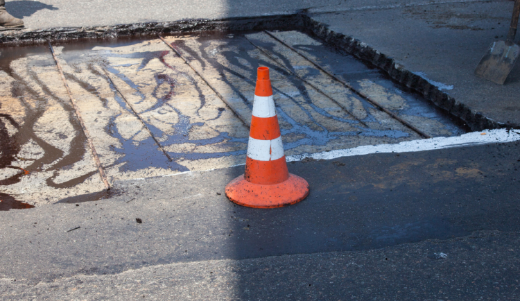 Trutnov uzavře část silnic Ostrčilova a Bendlova. Musí se to opravit