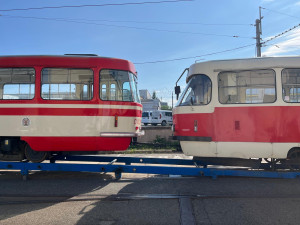 VIDEO: V dílnách brněnského dopravce opraví šest pražských retro tramvají