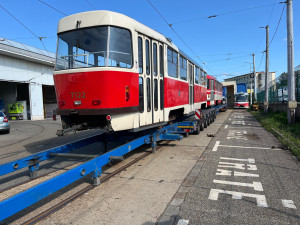 VIDEO: V dílnách brněnského dopravce opraví šest pražských retro tramvají
