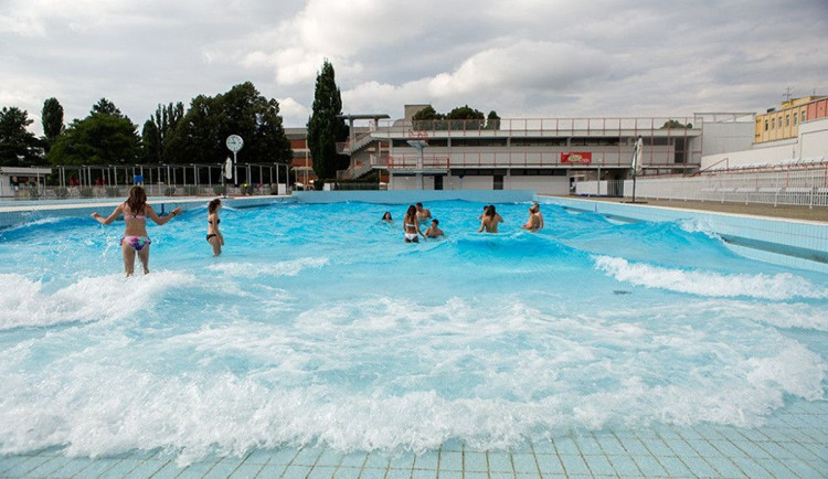 Nové šatny, dlažba i bazénové vany. Koupaliště v Zábrdovicích čeká rekonstrukce