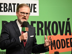 Fiala griluje, Schillerová podcastuje. Politici vyrážejí mezi Jihomoravany