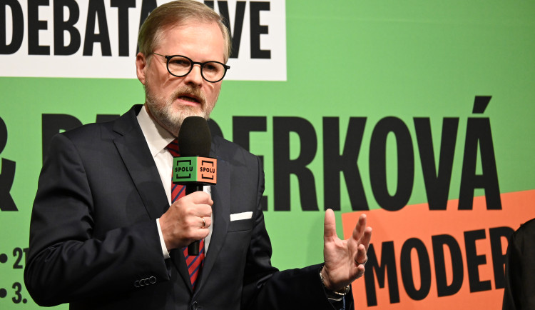 Fiala griluje, Schillerová podcastuje. Politici vyrážejí mezi Jihomoravany