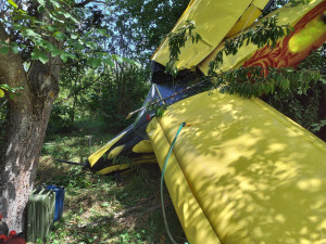 Na Boskovicku se z nebe zřítil ultralight, pilot nehodu přežil bez zranění