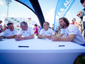 KOMENTÁŘ: Hašek má nůž na krku, ale ani Nedvěd si nemůže dělat, co chce