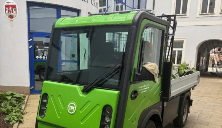 Technické služby ve Dvoře Králové  investovaly do nového elektromobilu