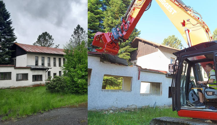 Železná Ruda začala s demolicí bývalé školky, nahradí ji žádané zahrádky a byty pro místní