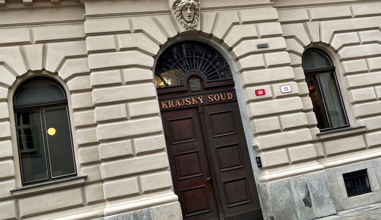 Za surové napadení opilých Ukrajinek na pouti navrhuje žalobkyně podmínku pro kolotočáře