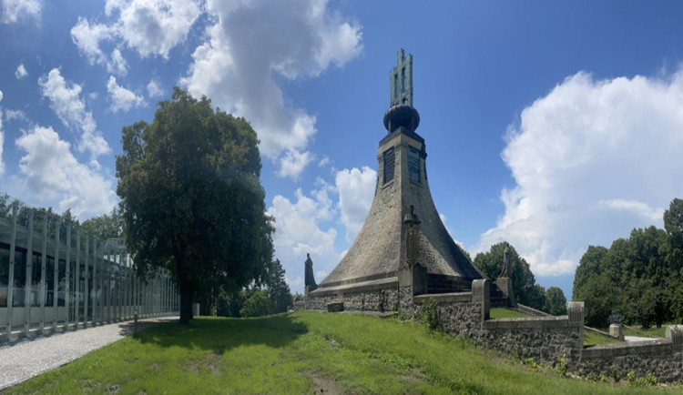 Po měsících oprav návštěvníci opět zavítají do kaple na Mohyle míru