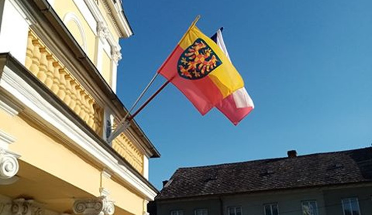 Moravskou vlajku vyvěsilo 1626 měst a obcí, připomínají tak věrozvěsty