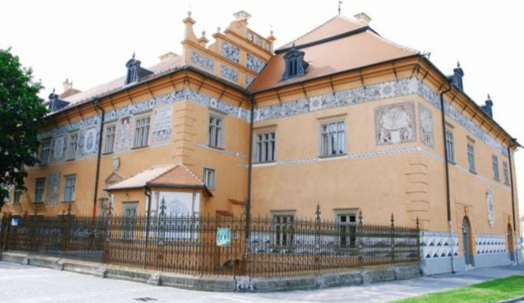 Prostějovský zámek je otevřen. Nabídne výstavy, prohlídky i kontroverzní koncert
