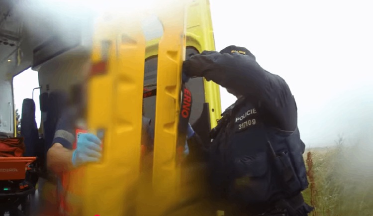 VIDEO: Dezorientovaná seniorka se nevrátila z procházky, hledal ji i vrtulník