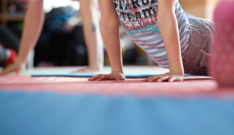 Neslyšící děti nemohly navštěvovat sportovní kurz. Diskriminace, rozhodl ombudsman