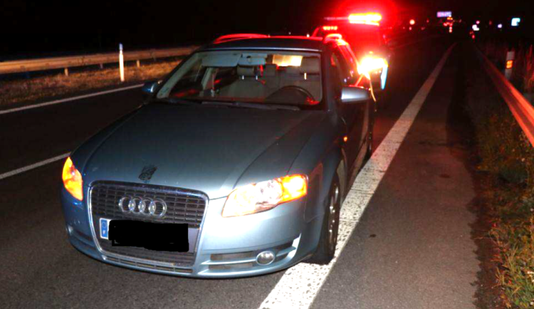 VIDEO: Policie zveřejnila záběry z šílené honičky na dálnici. Audi s cizinci ujíždělo rychlostí 230 km/h