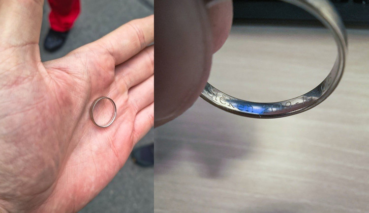 Nápis vyrytý na ztraceném snubním prstenu odstartoval detektivní pátrání
