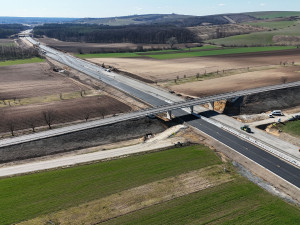 Silničáři plně zprovoznili dálnici D55 do Bzence. Řidiči projedou ve čtyřech pruzích