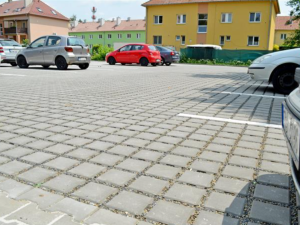 Poblíž vyškovské nemocnice přibylo přes šedesát nových parkovacích míst