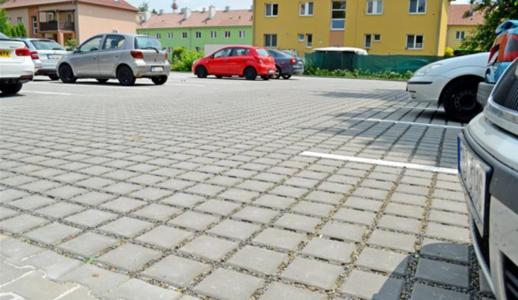 Poblíž vyškovské nemocnice přibylo přes šedesát nových parkovacích míst