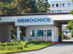 V okolí vyškovské nemocnice vzniklo šedesát parkovacích míst. Cílem je zajistit vyšší komfort a bezpečnost