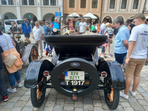 VIDEO: Ford model T postavil Ameriku na kola a mně dělá radost, říká Ivo Novotný