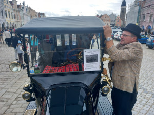 VIDEO: Ford model T postavil Ameriku na kola a mně dělá radost, říká Ivo Novotný