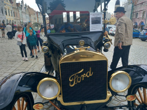 VIDEO: Ford model T postavil Ameriku na kola a mně dělá radost, říká Ivo Novotný