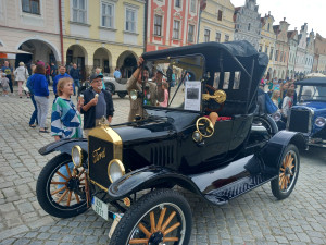 VIDEO: Ford model T postavil Ameriku na kola a mně dělá radost, říká Ivo Novotný