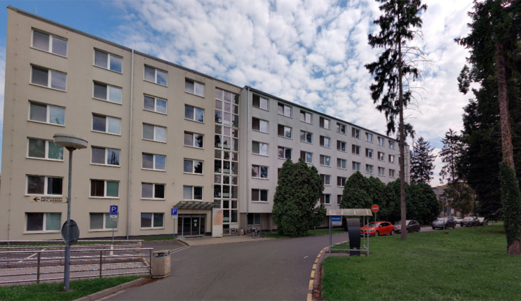 Elektroléčba i kryoterapie. V přerovské nemocnici finišuje stavba nového rehabilitačního oddělení