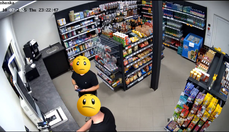 Limuzínou pro nákup bez placení? Zloděje v samoobslužném obchodě odhalila AI