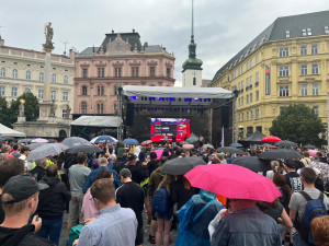 VIDEO: Hvězdy MotoGP dorazily na Svoboďák. Jezdci bavili fanoušky i v dešti