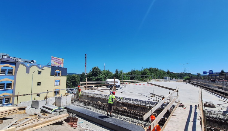 Vícepráce na mostu u Babylonu. Práce na průtahu Libercem se prodlouží