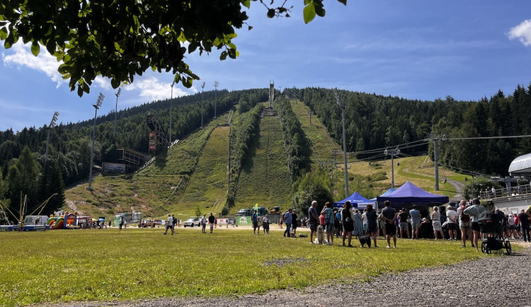 Skokani se dočkali. V Harrachově začala rekonstrukce velkého můstku