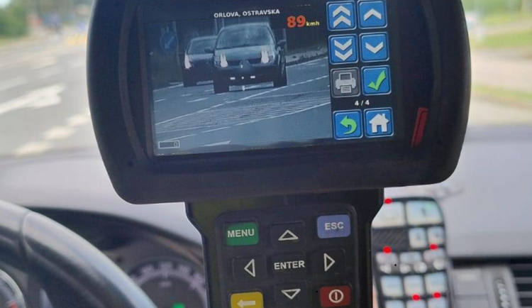 Alkohol, drogy a další přestupky. Na Trutnovsku se rozmohl takový nešvar