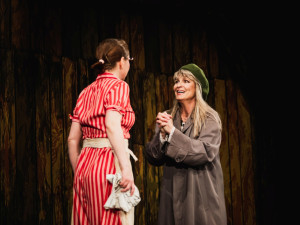 Letní scéna Divadla Bolka Polívky na Kraví hoře vstupuje do druhé poloviny