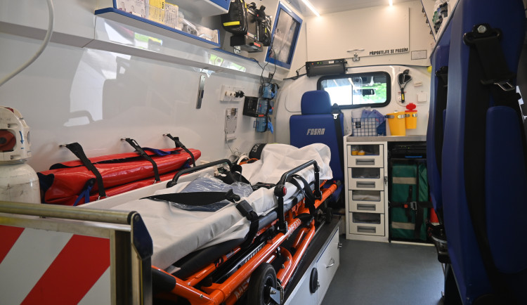 Řidič dodávky v Jihlavě při couvání srazil chodkyni. Ta skončila v péči lékařů