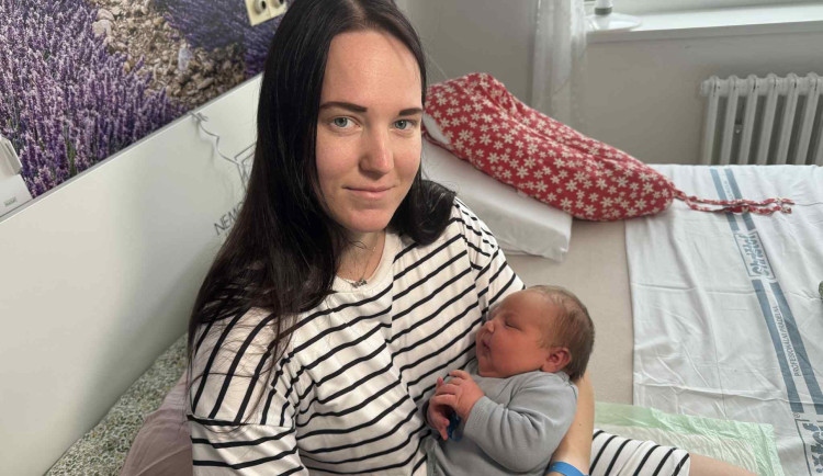 Velká váha, velká radost. V Jihlavě se narodil Matěj, vážil 5,5 kilogramů