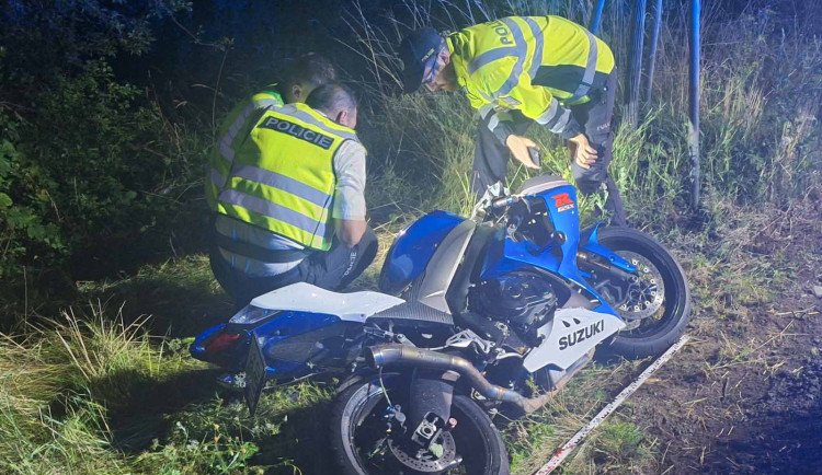 náraz do stromu nepřežil