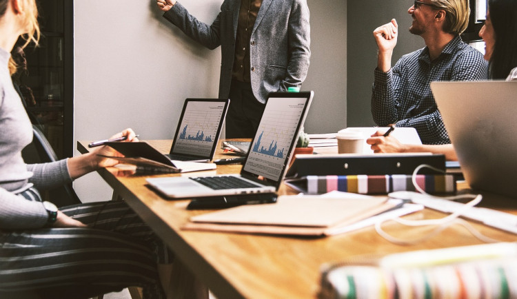 Češi se obávají ztráty zaměstnání, slevit z nároků ale nechtějí