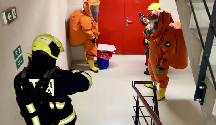 Na Pankráci zasahovali hasiči kvůli nebezpečné reakci chemických látek